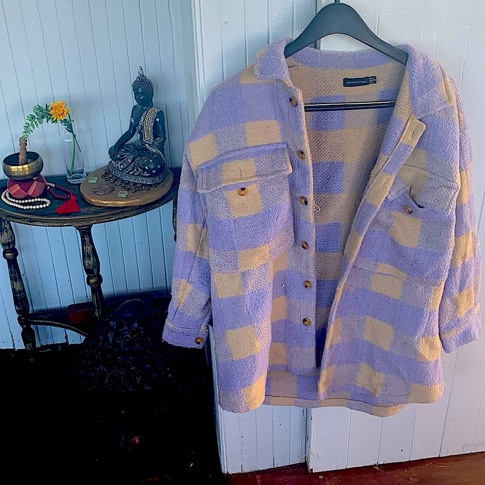 Pretty little things, size 4, lavender and tan oversized fleece flannel
